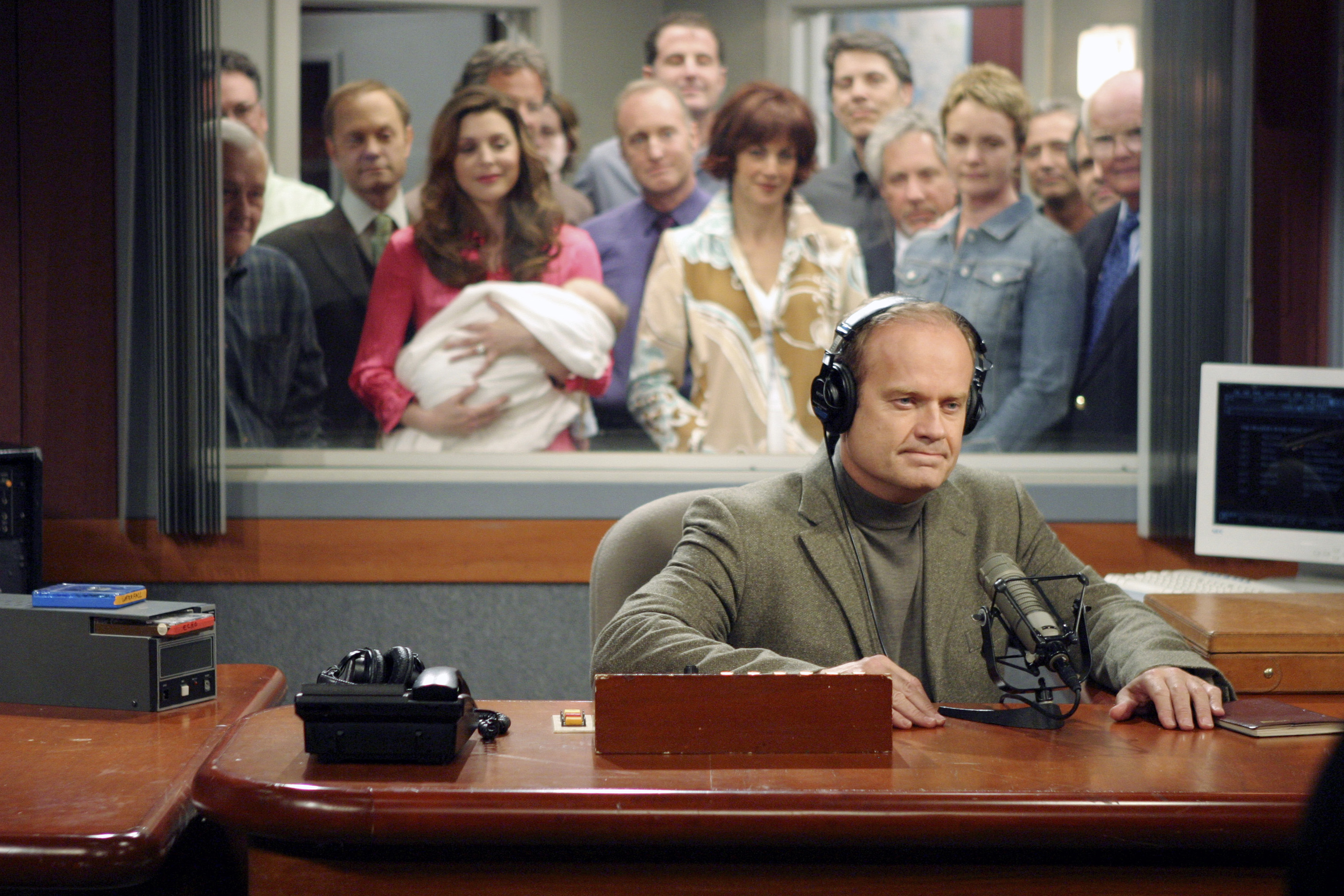 (L-R) Kelsey Grammer as Dr. Frasier Crane pictured during the series finale, season 11 episode 21, 