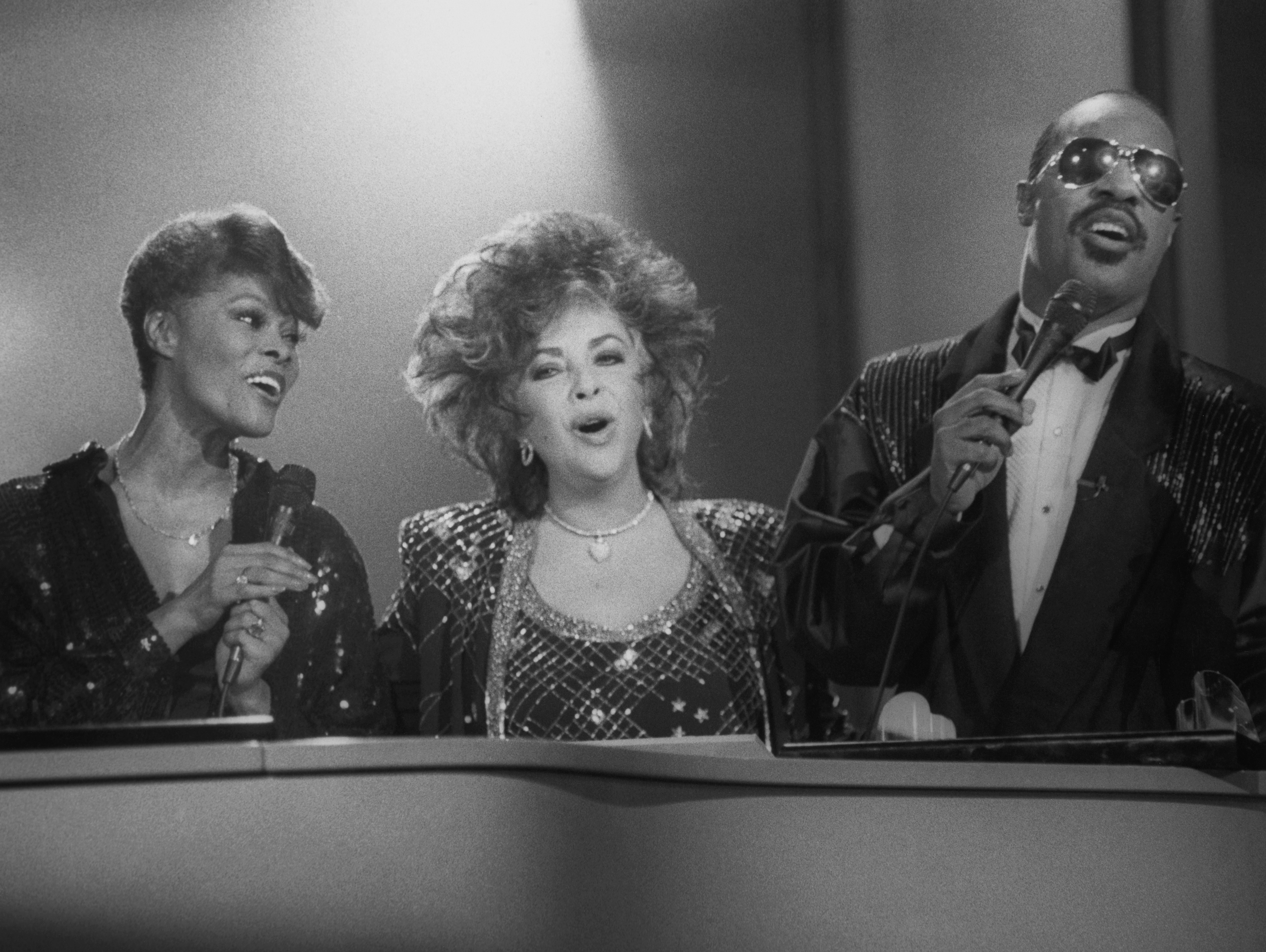 From left to right, Dionne Warwick, Elizabeth Taylor and Stevie perform the song 'That's What Friends Are For' on the television show 'Solid Gold' in Los Angeles in 1986.